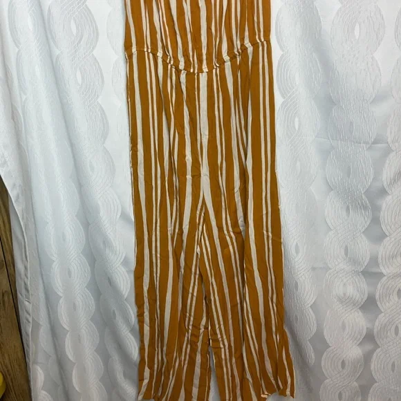 Xhilaration jumpsuit NWT large gold metal/off white - Picture 9 of 9